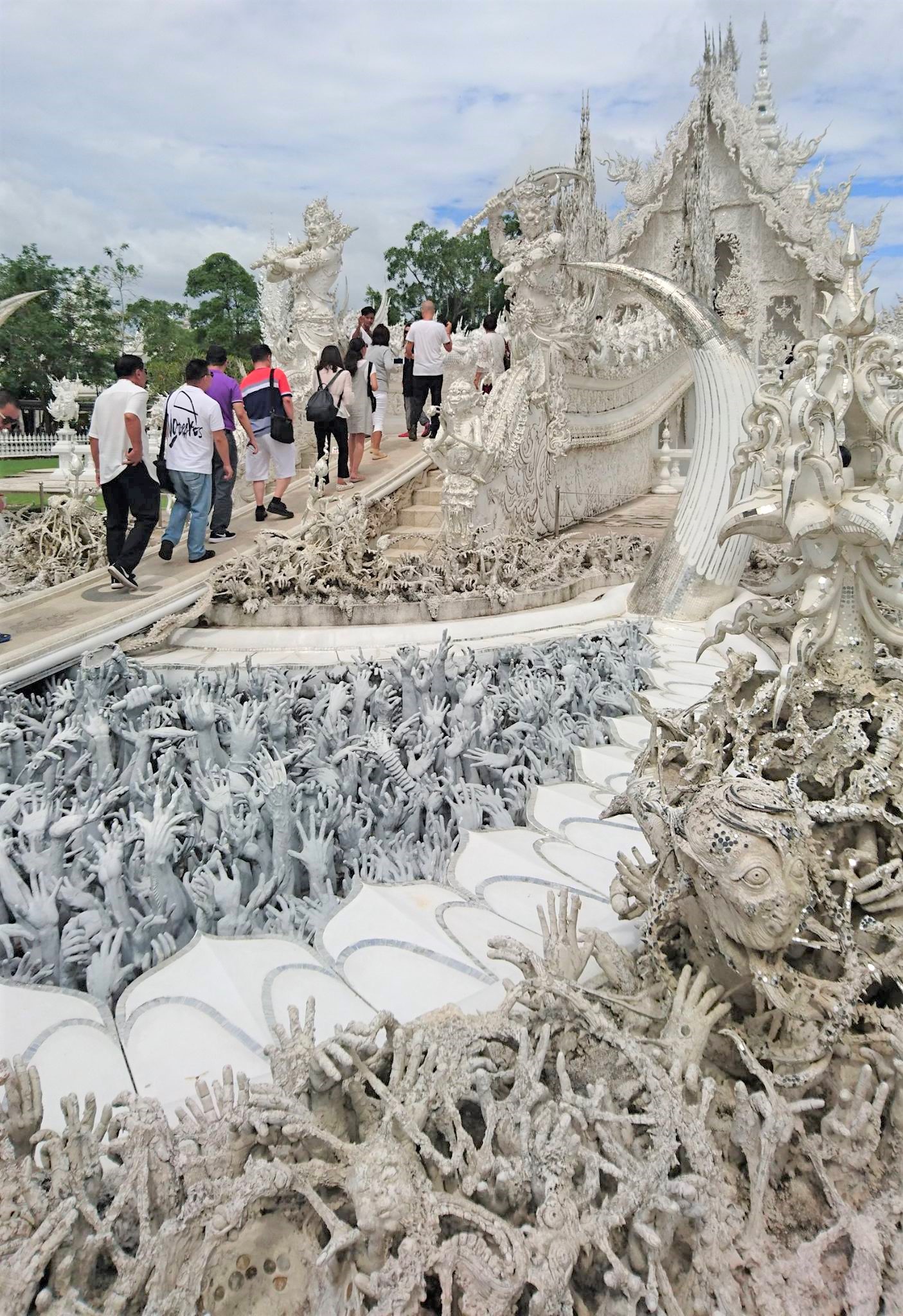 地獄寺 チェンライの地獄寺ワットロンクン – わが心はタイにあり Love Thailand