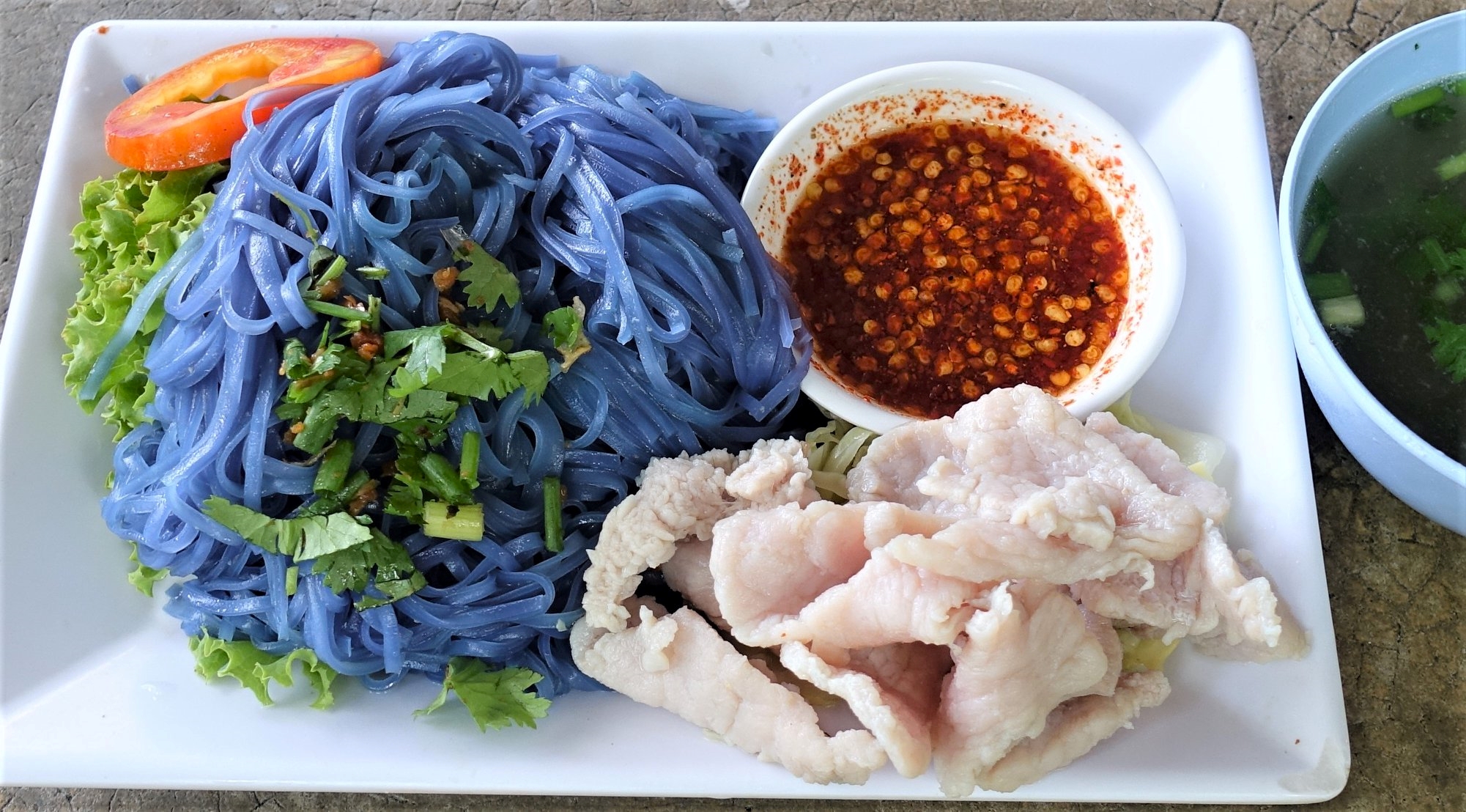 青いアンチャン花の麺屋「アンチャンヌードル」チェンマイ – わが心は